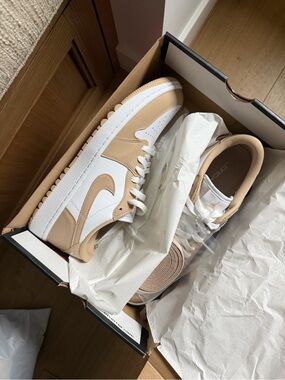 Jordan Air Jordan 1 Low in White and Beige